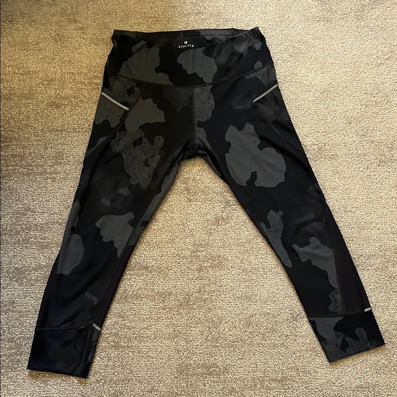 Athleta Blossom Intuition 7/8 Shadow Camo Size M - Picture 1 of 9